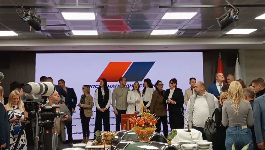 SRPSKA napredna stranka obeležila je stranačku slavu, Svetu Petku. Ministar finansija Siniša Mali bio je domaćin slave.