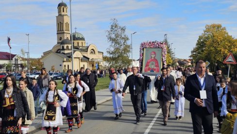 МИТРОПОЛИТ ФОТИЈЕ НА СЛАВИ УГЉЕВИКА: Да Угљевик постане град