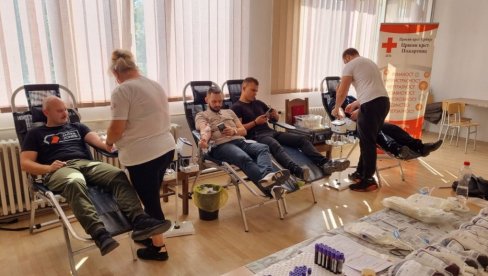 ZAPOSLENI U KAZNENO-POPRAVNOM ZAVODU U POŽAREVCU (ZABELI) DONIRALI PONOVO KRV:  Priključile se i kolege iz Valjeva u humanoj akciji