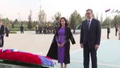 VUČIĆ POLOŽIO VENAC NA SPOMENIK NEZAVISNOSTI U TAŠKENTU: Sledi sastanak za predsednikom Uzbekistana