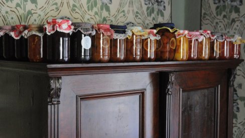 СЛАТКО - НАЦИОНАЛНА ПОСЛАСТИЦА Предавање „Слатки путописи: Незаборавни укус Србије“ у краљевчкој библиотеци