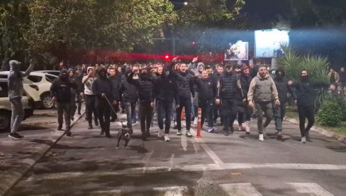 ТУРЦИ НАПОЉЕ Протест у Подгорици испред зграде Владе, јаке полицијске снаге на терену (ФОТО/ВИДЕО)