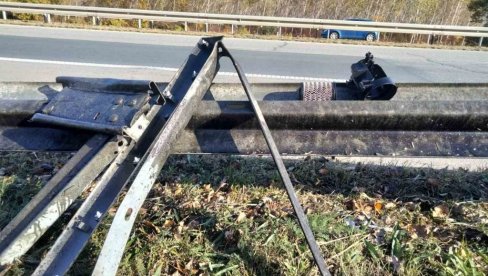 ЈЕДАН БЛИЗАНАЦ МУ ПОГИНУО, ДРУГИ ПОВРЕЂЕН: Отац дечака на месту несреће - потресни детаљи тешког удеса код Новог Сада