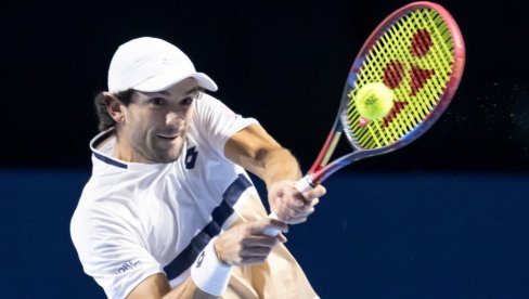 VAŠERO GAZI SVE PRED SOBOM: Novo tenisko čudo deli lekcije u Parizu