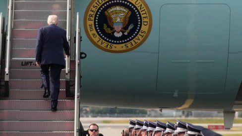 ПАНИКА НА ЛЕТУ, СВЕ СЕ ТРЕСЕ: Драма у Трамповом авиону (ВИДЕО)