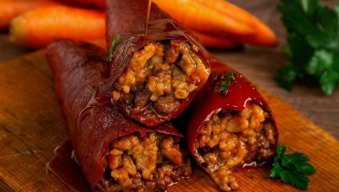 ПУЊЕНЕ СУВЕ ПАПРИКЕ: Мирис традиције на вашем столу