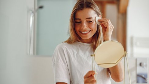 ТРЕТМАН ЛИЦА ЛЕДЕНОМ ВОДОМ ЈЕ ПОСТАО ВИРАЛАН, а ево шта о њему мисле дерматолози