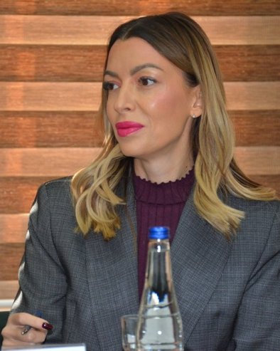 МИНИСТАРКА МЕСАРОВИЋ ОДРЖАЛА ЛЕКЦИЈУ РЕКТОРУ ЂОКИЋУ: Да има имало стида и срама одавно би поднео оставку!