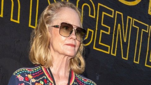 ПРЕД ЊОМ СУ МУШКАРЦИ ПУЗАЛИ, ЈЕДАН СРБИН ЈЕ ЗАМАЛО ОЖЕНИО: Чувена глумица данас је потпуно непрепознатљива! (ФОТО)