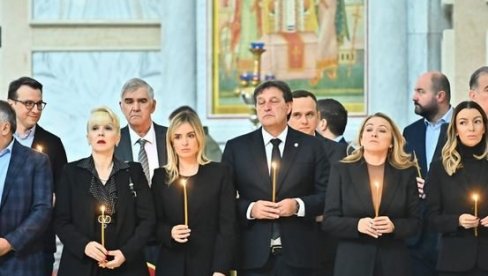 МИНИСТАРКА СТАМЕНКОВСКИ НА ПОМЕНУ ЗА СТРАДАЛЕ У ПАДУ НАДСТРЕШНИЦЕ: Годину дана касније, бол не јењава