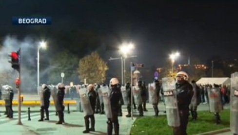 REPORTERKA N1: BLOKADERI SVE VREME UPUĆUJU UVREDE POLICAJCIMA!