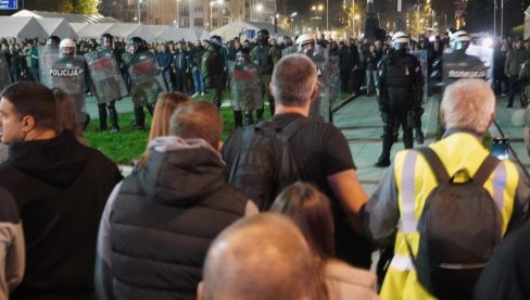 ORGANIZATORI BLOKADA U KONTAKTU SA PREDSTAVNICIMA AMERIČKE AMBASADE Vučić: Država Srbija će ostati samostalna i nezavisna