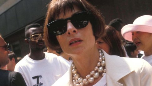 КАЖУ ДА ОД ЊЕ НЕМА ГОРЕ ШЕФИЦЕ, А ЈЕДНА ЈЕ ОД НАЈМОЋНИЈИХ НА СВЕТУ: Невероватан живот жене која је до скоро диктирала моду