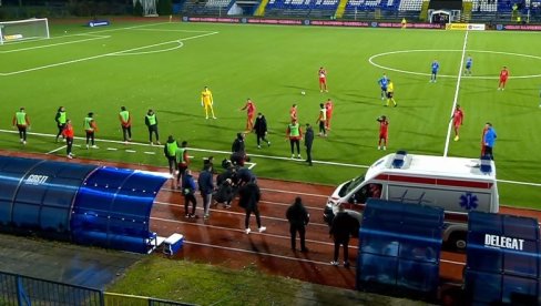TRENERU SRCE PUKLO NA STADIONU! Očevici za "Novosti": Žižović je pocrneo i pre nego što je dojurila hitna pomoć!