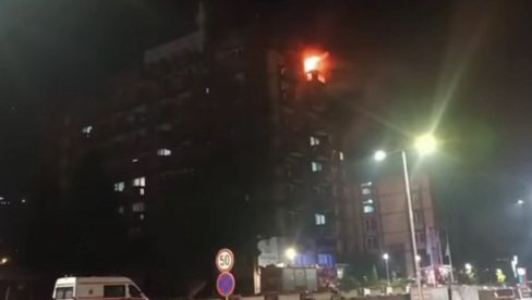 ГОРИ ДОМ ПЕНЗИОНЕРА: Ватрогасци у борби са стихијом, евакуисани старији људи, паника у Тузли (ВИДЕО)