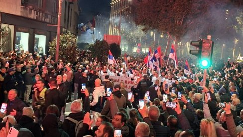 ПОНОС СРБИЈЕ: Свечани дочек Срба са Косова и Метохије