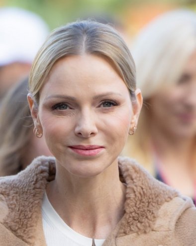 OVAKO IZGLEDA PRINCEZA ŠARLIN KADA IZAĐE NA KRATKO IZ ULOGE PRINCEZE: Opušteno izdanjw zbog kojeg kažu da je nova žena