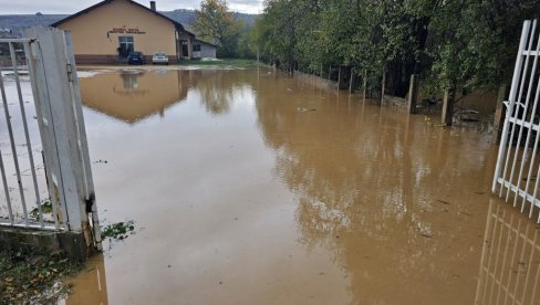 POPLAVE ZBOG OBILNIH PADAVINA: Kiša na području Leskovca donela probleme žiteljima više naselja i sela