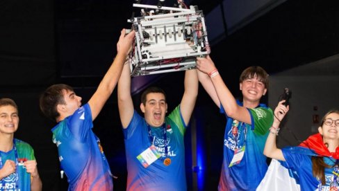 ДОНЕЛИ СРЕБРО ИЗ РОБОТИКЕ: Успех наших ђака на такмичењу у Панами