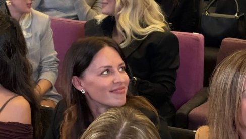 UDOVICA DARKA RADOVANOVIĆA PRVI PUT U JAVNOSTI: Prelepa Maja u crnini došla sa ćerkom na koncert Ivane Selakov (FOTO)