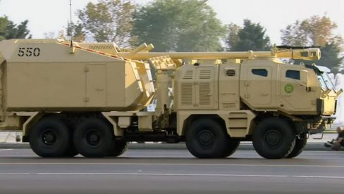 SRPSKA HAUBICA NORA B-52NG ZABLISTALA: Na vojnoj paradi u Bakuu Azerbejdžan prikazao moć i saveznike