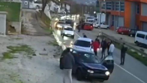 JEZIV SNIMAK IZ BIH: Posle sudara došlo do tuče, a onda seo u auto pa se zaleteo na ljude (VIDEO)
