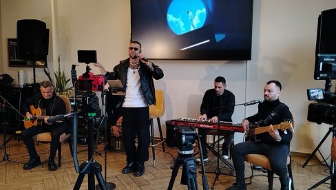 DRAGANA I NATAŠA SU NAŠE GOŠĆE: Vladan Magla bend oktkrio da će im se one pridužiti na sceni i zašto je bio protiv svog prvog hita (FOTO)