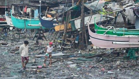 NAJMANJE OSAM OSOBA POGINULO, MEĐU NJIMA TROJE DECE: Fang-vong uništio Filipine, udari vetra do 230 kilometara na sat,