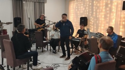 ЗАВРШНЕ ПРИПРЕМЕ: Новости на лицу места, на тонској проби са Халидом Муслимовићем пре велики концерт (ФОТО)