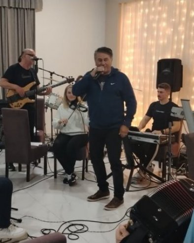 ZAVRŠNE PRIPREME: Novosti na licu mesta, na tonskoj probi sa Halidom Muslimovićem pre veliki koncert (FOTO)