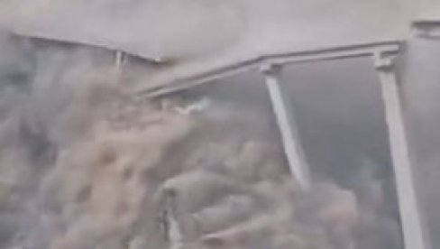 SRUŠIO SE NOVOOTVORENI MOST: Velike padavine izazvale pukotine, još se ne zna ima li žrtava posle drame u Sečuanu (VIDEO)