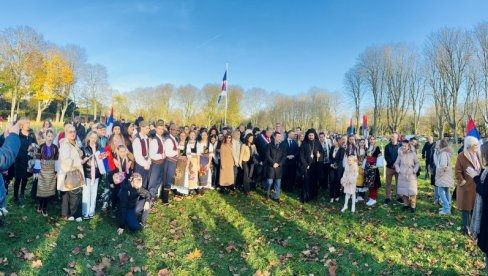 ПОМЕН СОЛУНЦИМА У ФРАНЦУСКОЈ: Одата почаст на Српском војничком гробљу у Паризу (ФОТО/ВИДЕО)