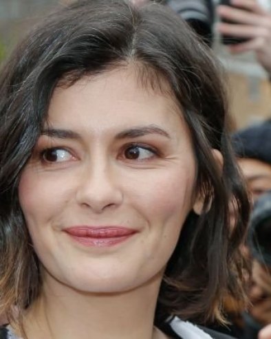 КАДА ЈЕ СХВАТИЛА ДА НЕЋЕ НАЋИ СРОДНУ ДУШУ, УСВОЈИЛА ЈЕ ДЕТЕ: Како данас живи и чиме се бави Одри Тату на прагу 50. године?