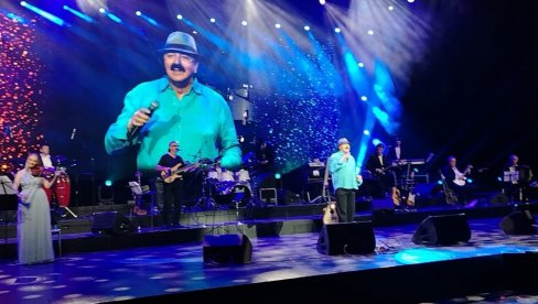 ЈАРАНИ И У ПЕСМИ И У ЖИВОТУ: Харис Џиновић донео посебну чар Халидовом спектаклу (ФОТО)