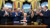 ТРАМП СТАВИО ПОТПИС НА ЗАКОН: Окончан престанак рада савезне владе САД