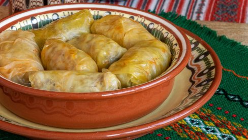 РЕЦЕПТ ЗА ПОСНУ САРМУ СА ХИЛАНДАРА: Уживаћете у савршеном укусу - ево у чему је тајна