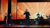 SAMO ZA NJEGA I U NJEGOVU ČAST: Mirza Selimović deo koncerta posvetio Halidu Bešliću (FOTO)