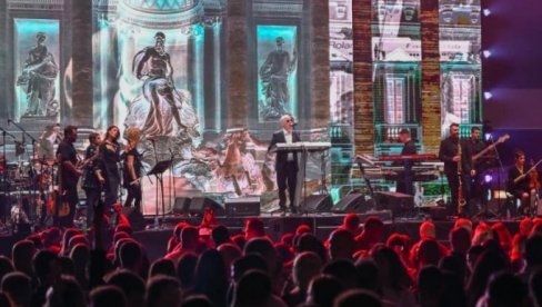 LOM U NOVOM SADU: Saša Matić prisutne raspametio muzikom i pesmom (FOTO)