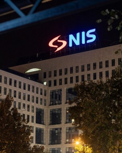 ВУЧИЋ О НИС-У: Добили смо лиценцу до 20. марта, гледаћемо да сачувамо и рад рафинерије, да обезбедимо раст целе привреде