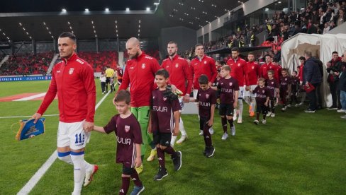 A KAD SU SE KAMERE UGASILE! Kapiten Srbije je uradio nešto o čemu će se dugo pričati