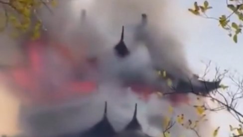 ЈЕДАН ОД НАЈПОЗНАТИЈИХ ХРАМОВА СВЕТА У ПЛАМЕНУ Палио свеће и тамјан - ватра се проширила и на околну шуму (ВИДЕО)