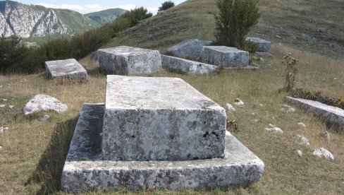 SA BELEGA BRIŠU SRPSKO POREKLO: Kako su hrišćanski srednjovekovni spomenici u nauku ugurani pod imenom stećci
