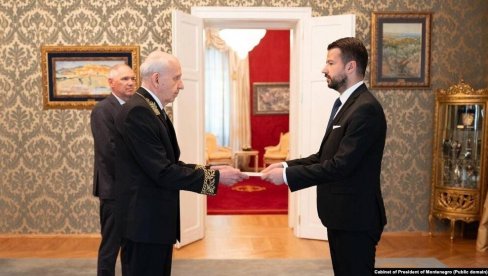 PRETI LI NOVO PROTERIVANJE? Crnogorski ministar preti ruskom ambasatoru u toj zemlji