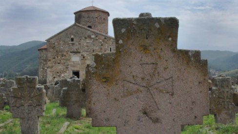 KRST I ĆIRILICA KRUNSKI DOKAZI DA SU MRAMORI SRPSKI : Kako su hrišćanski srednjovekovni spomenici u nauku ugurani pod imenom stećci (2)