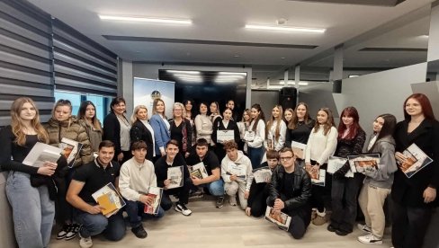 ЛАУРЕАТИ ДВОЈЕЗИЧНОГ КОНКУРСА: Дом омладине Вршац наградио најбоље литерарне радове