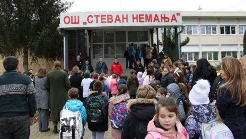 KAKO SE EVAKUISATI U SLUČAJU POŽARA: Crveni krst Despotovac organizovao u školi simulacionu vežbu