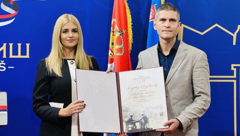ПРИЗНАЊЕ СМЕДЕРЕВЦУ: Овогодишња књижевна награда Стеван Сремац у Нишу припала писцу Марку Стојкићу