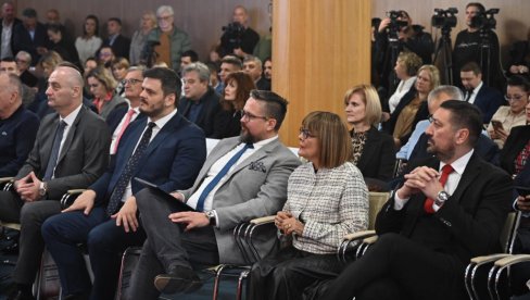 U PRIVREDNOJ KOMORI VOJVODINE U NOVOM SADU OTVOREN DVODNEVNI REGIONALNI POSLOVNI FORUM: Jačanje privrednih veza radi novih investicija i radn