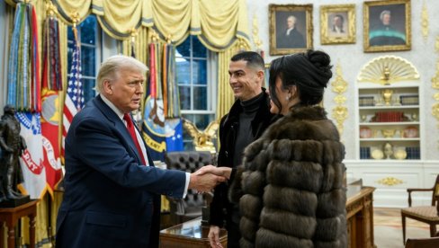 LEPA GEORGINA OPET TRPI UVREDE: U poređenju sa Melanijom izgleda kao seljančica (FOTO)