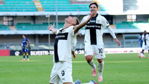 ПАРМА ЗАКУЦАЛА ВЕРОНУ ЗА ДНО! Млекаџије тријумфом изашли из зоне испадања а тим са  Бентегодија послао на последње место на табели